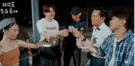看板太多被酸爆！林俊憲親上陣挑戰「苦茶路跑」 40分鐘狂喝22杯超崩潰