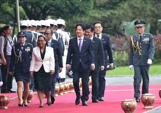 軍禮迎賓賴清德、馬紹爾總統淋雨走紅毯 林佳龍「雨水是上天的祝福」惹非議