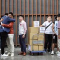 罷免吳沛憶差3千多份未成功 李孝亮與志工相擁痛哭：就差一點點