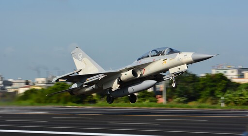 空軍經國號戰機跑道爆胎事件 漢翔坦承：操作不當、未落實安檢