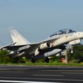 空軍經國號戰機跑道爆胎事件 漢翔坦承：操作不當、未落實安檢