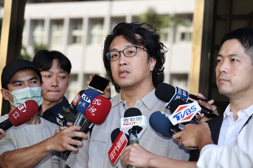 沈伯洋開告了！代父控3粉專造謠 預告下周再告傅崐萁