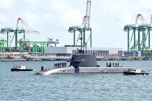 海鯤號海測後艦體變形? 台船斥:謠言!那是「被動測距聲納」護套