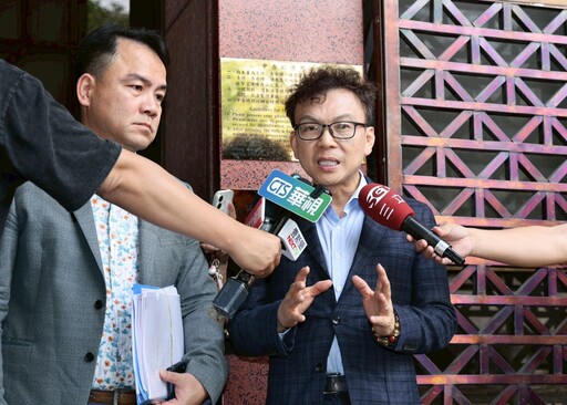 罷團控收中資、洩密、濫用公務車 鄭正鈐斥「抹黑」赴北檢提告