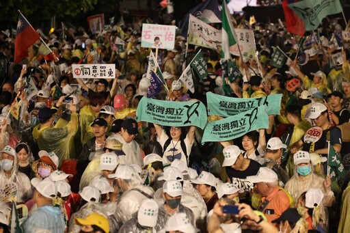 空拍畫面曝光！10萬人不畏風雨上凱道挺罷免 他任「神秘嘉賓」籲726阻止國家遺憾