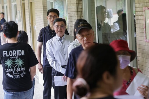 【圖輯】罷免投票開跑！蔣萬安扮母雞陪5立委投票 蔡英文現身投票不受訪
