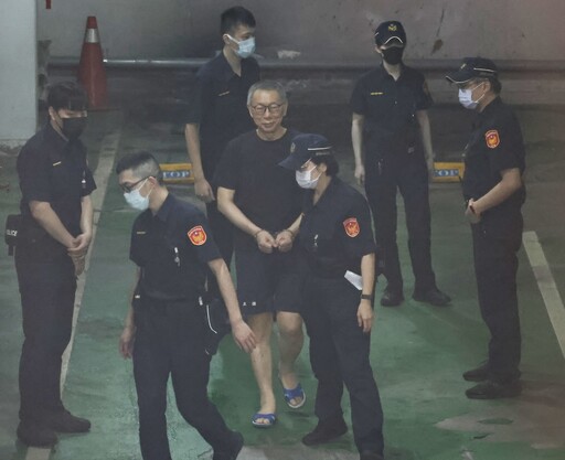 柯文哲大暴走！飆罵檢察官「X」摔水瓶、丟資料 嗆賴清德：絕不投降