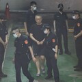 柯文哲大暴走！飆罵檢察官「X」摔水瓶、丟資料 嗆賴清德：絕不投降