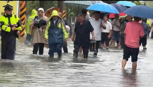丹娜絲颱風系列三/尷尬7月 大罷免強碰百年颱風災難 民進黨選票在水中飄浮