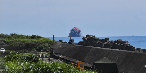 首度！中科院「快奇」無人攻擊艇發射無人攻擊機 海空攻擊命中靶船