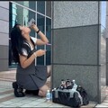 傻眼了？陳聖文拿去過蘭嶼的水踢館 楊智伃爽快地一口乾下