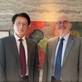 黃國昌怎麼笑不出來？ 谷立言秀藍、白立委合照強調「台美關係堅若磐石」