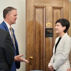 駁吳子嘉「談判都視訊」說！政院公布鄭麗君會盧特尼克畫面 譴責造謠行徑