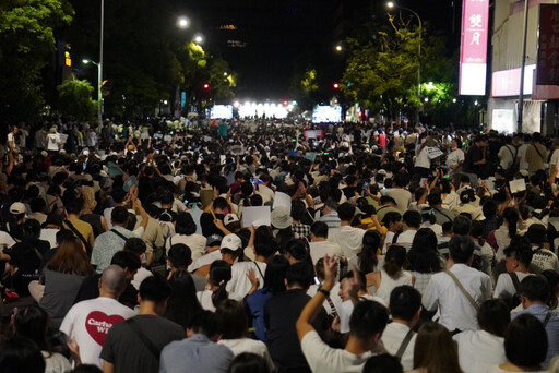 圖輯／押人取供？2萬小草怒吼向「綠色恐怖」宣戰 這些神秘嘉賓出來聲援