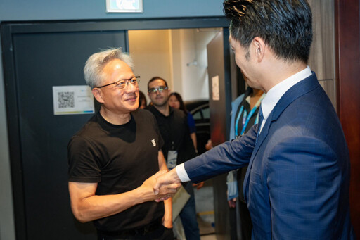 黃仁勳挺核被青鳥打成中共同路人 醫師:民進黨恐阻止北士科輝達中心