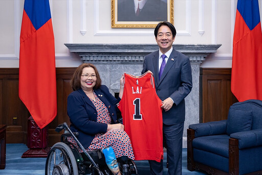 美聯邦參議員達克沃絲第四度訪台 外交部:誠摯歡迎