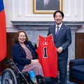 美聯邦參議員達克沃絲第四度訪台 外交部：誠摯歡迎