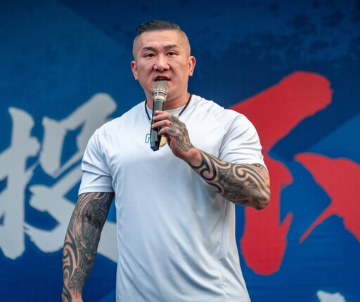 現身反惡罷造勢!館長喊「這一年賴清德做了什麼?」台下暴動