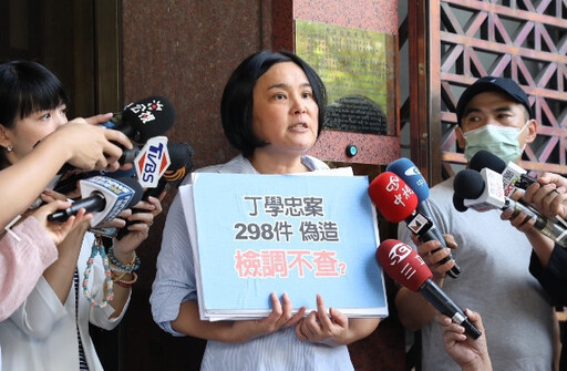 控罷藍團體涉偽造文書及違反個資法 陳玉珍赴北檢按鈴告發