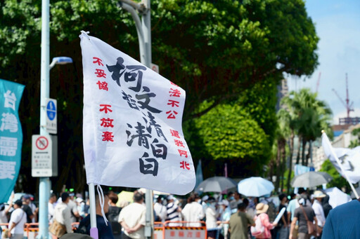 小草擠爆北院迎接阿北 柯文哲喊話「絕不投降、絕不屈服」