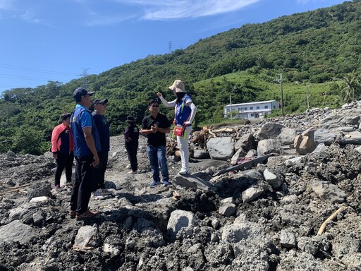 山陀兒颱風重創台東山區｜立委黃仁委請夫人王春梅率隊勘災