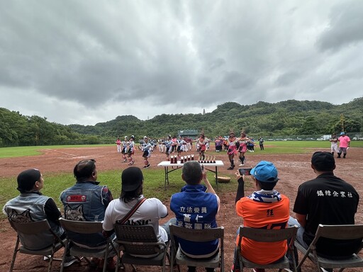 狂仁杯慢速壘球競賽開幕｜黃仁：「罷樑」忘記運動家風度