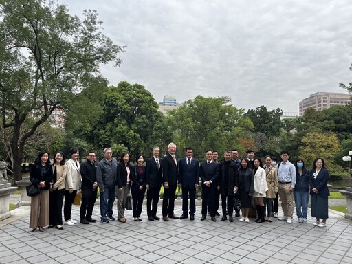 立法院考察團訪國定古蹟台北賓館｜黃仁︰建議固定展示台原住民文物