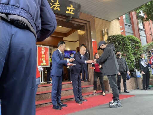 發放600份簽名春聯｜韓國瑜、江啟臣親手送祝福