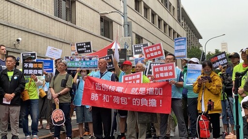 台電員工51勞動節赴經濟部抗議 行動劇諷錯誤的電力政策卻讓全民買單