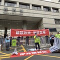 台電員工51勞動節赴經濟部抗議 行動劇諷錯誤的電力政策卻讓全民買單
