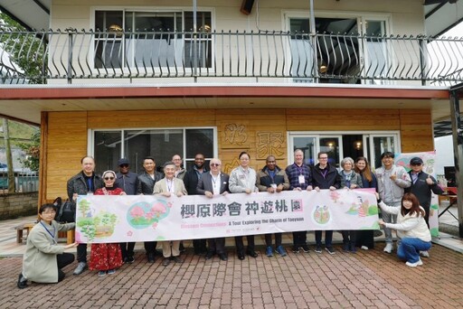 張善政拚城市外交 12國駐台大使及代表桃園賞櫻看神木