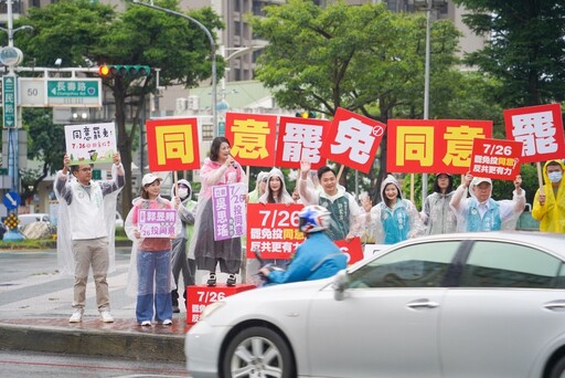 民進黨立委桃園宣講、掃市場 宣傳726同意罷免
