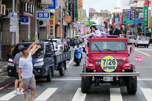那個男人來了!萬美玲桃園車掃宣傳反罷 韓國瑜助陣