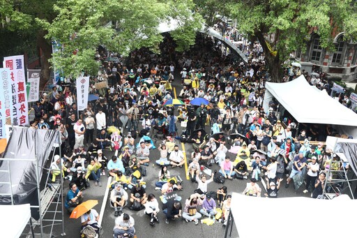 立院藍綠對峙 院外民團集結3千人要長期抗戰「反黑箱」