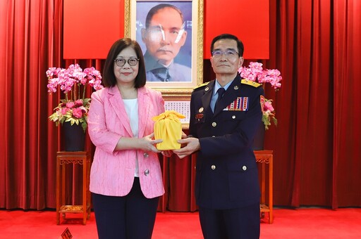 海巡署新任署長張忠龍上任 管碧玲認證：正港海巡人