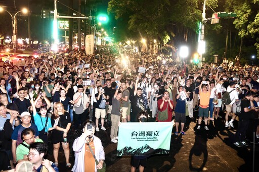 不斷更新／朝野挑燈夜戰表決 1.8萬人包圍立院激喊「韓國瑜下台」