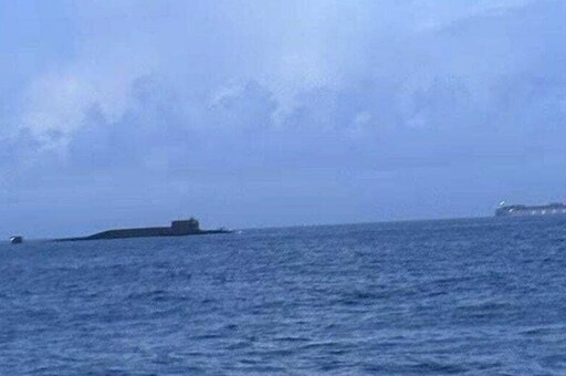 中國「最強潛艦」疑現身澎湖外海被漁民目擊 網笑稱：要捕小管捕到大管
