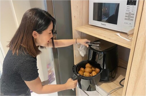 徐巧芯送「麥仔茶黑糖饅頭」狠酸鄭文燦 嗨喊：一起體驗看守所早餐生活