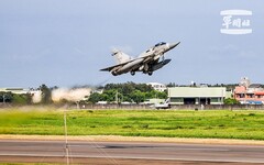 【升空片】漢光戰力保存 F-16V、幻象戰機起飛驗證戰備轉場