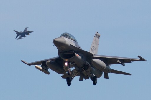 【獨家】美方售台AGM-88B改良型飛彈 國軍F-16掛載升空畫面首曝光