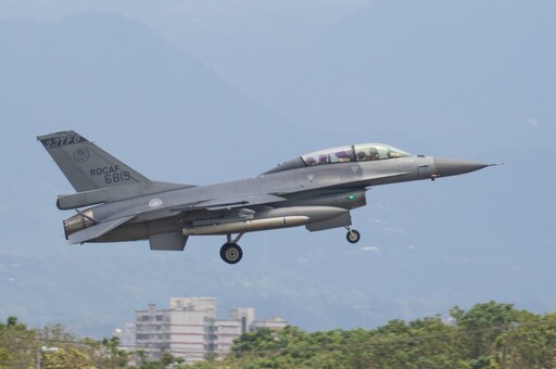 【獨家】美方售台AGM-88B改良型飛彈 國軍F-16掛載升空畫面首曝光