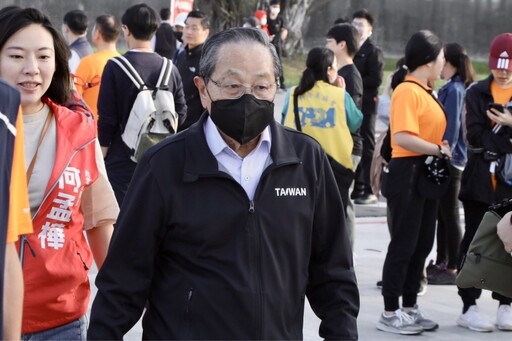 總統府資政顏志發遭控「摸女員工大腿、屁股」仍被回聘 媒體人質疑：性騷結案了？