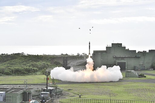 愛國者二型、天弓三型飛彈九鵬基地實彈射擊 精準命中靶機