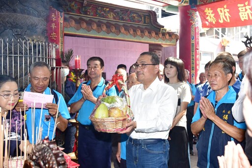 中秋土地公成道 侯友宜勤跑林口、五股參香祈福