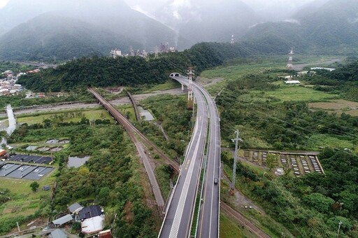 韓國瑜嘆中間選民對藍不滿 勸傅崐萁直線硬攻「花東三法」不通走曲線