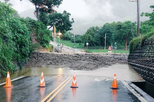 南橫公路台東初來路段坍方 雙向道路中斷進行搶修