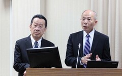 顧立雄、梅家樹坐鎮應變會議 籲國軍嚴防假訊息