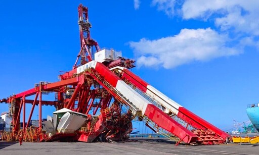 慘了！貨輪入港推倒橋式起重機 基隆港工安意外3億元飛了