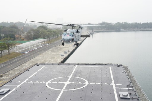 預防中國下次軍演？ 海軍反潛直升機罕見起降綠島