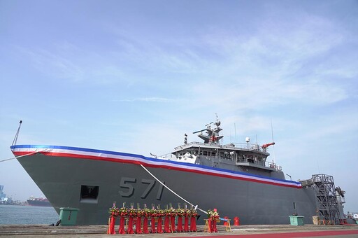 【國艦國造】海軍「大武軍艦」交船典禮 提升海上救難能力